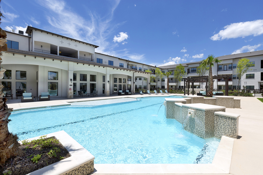 Construction_Resort-style-pool-at-Solea-Copperfield-Apartments-in-Queenston-Texas
